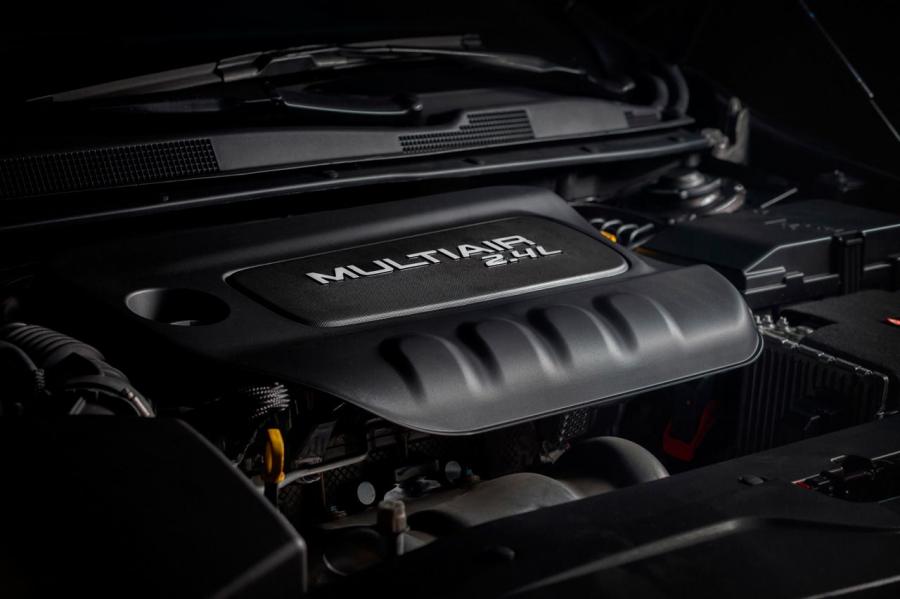  Chrysler 200 2015 года  (фото 137 из 207)
